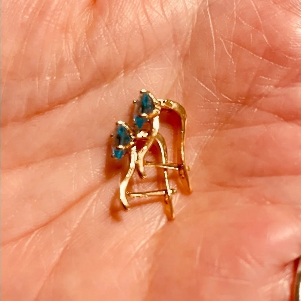 🌟HP🌟 BLUE TOPAZ CZ 18K Gold Plated Leaver Back Earrings Anniversary Gift